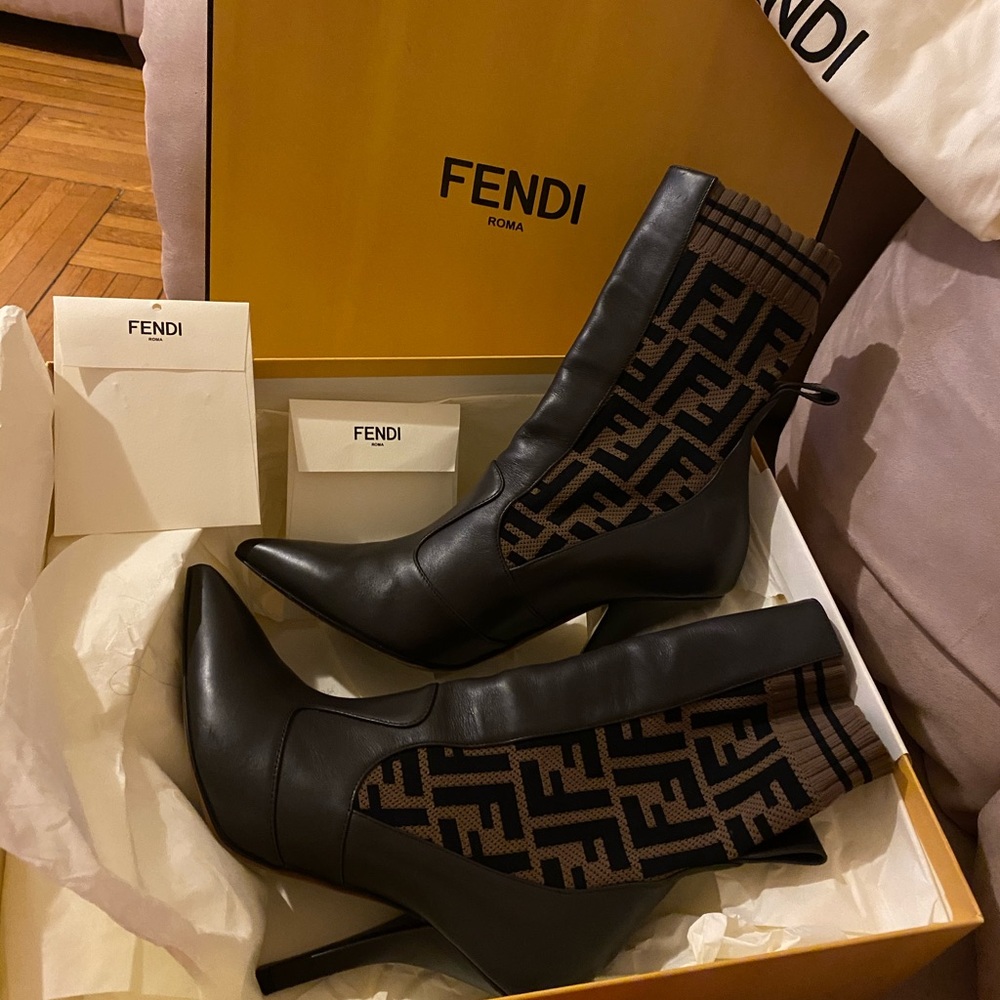 SOLD‼️Fendi boots